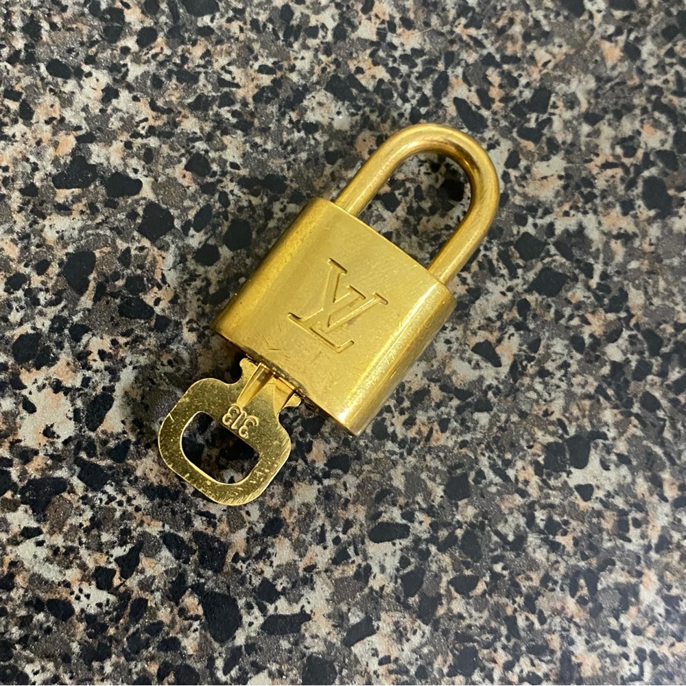 Louis Vuitton Lock and key 🔐 #313